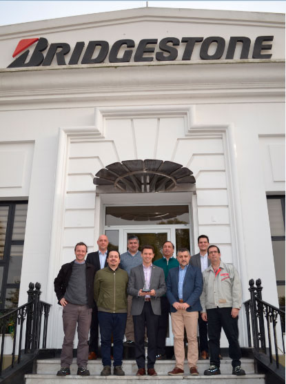 Equipo de Bridgestone Argentina recibe premio a la Excelencia Mundial de Ford Motor Company