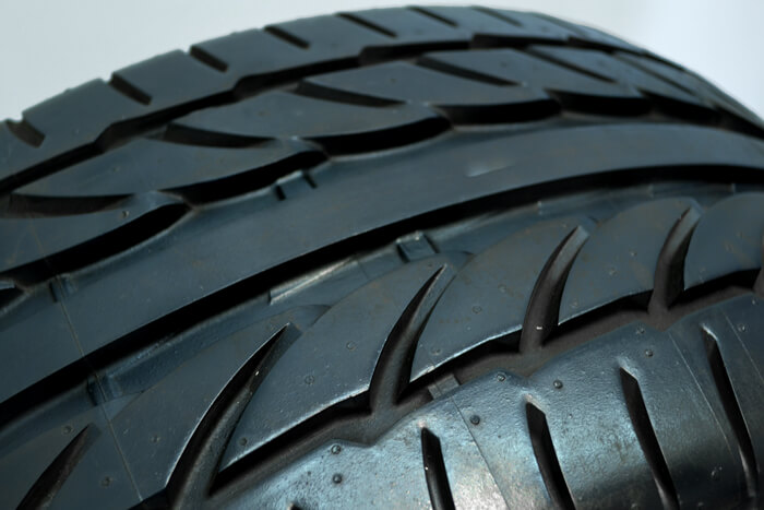 Close up de la textura de los neumáticos Bridgestone