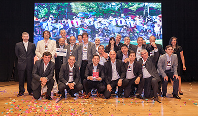 Equipo Bridgestone Argentina festejando en ceremonia de reconocimiento como Great Place to Work Equipo Bridgestone Argentina festejando en ceremonia de reconocimiento como Great Place to Work