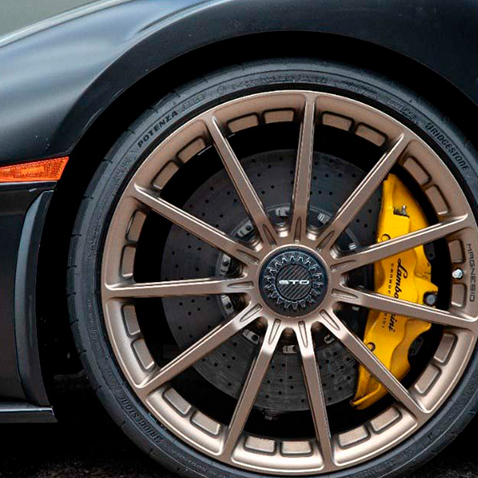  Bridgestone se une a Lamborghini para desarrollar neumáticos Potenza Race a medida para el Huracán STO