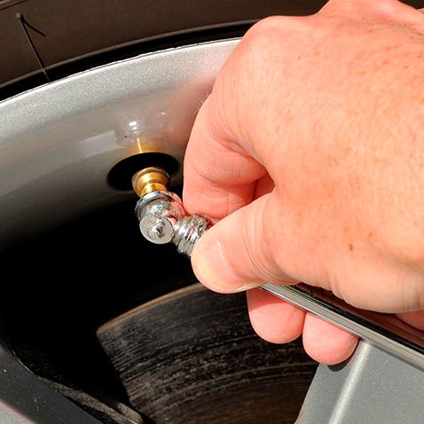 Bridgestone te orienta para conocer cuál es la presión adecuada de aire para neumáticos